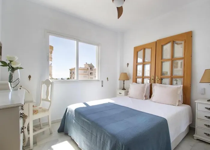 아파트 Centrally Located South Facing With Pool *