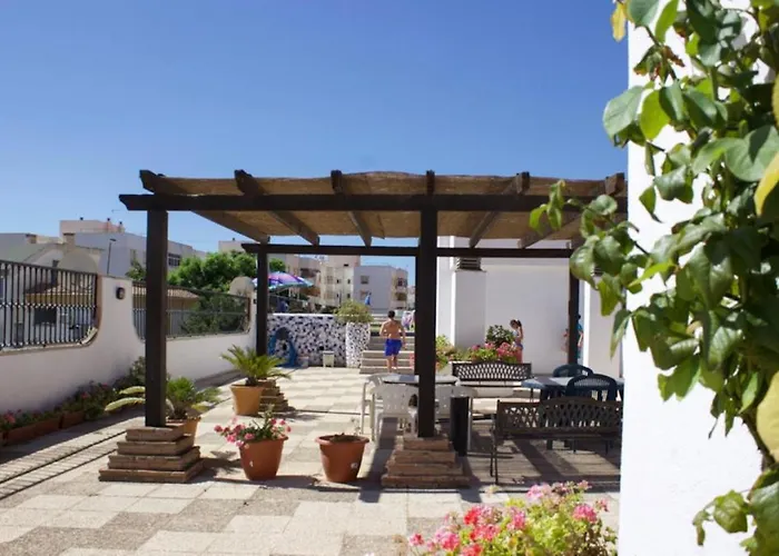 아파트 Centrally Located South Facing With Pool *