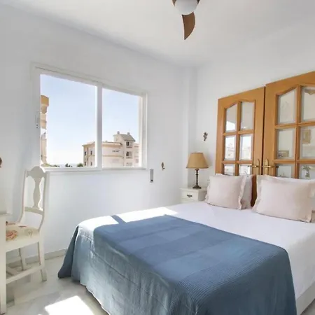 Apartment Centrally Located South Facing With Pool *