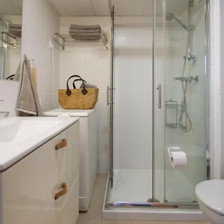 Apartment Centrally Located South Facing With Pool Torremolinos