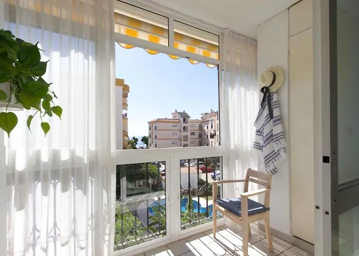 Lägenhet Centrally Located South Facing With Pool