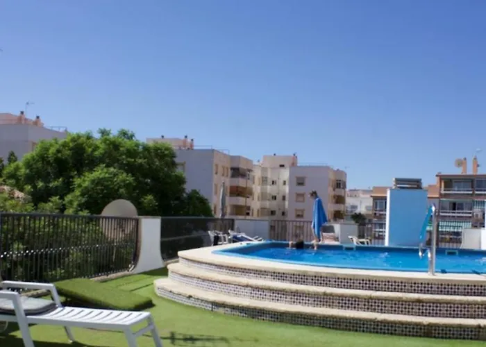 Lägenhet Centrally Located South Facing With Pool