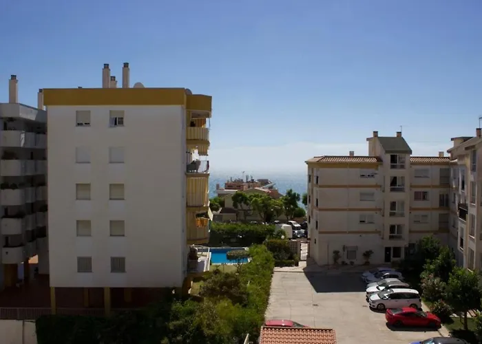 Centrally Located South Facing With Pool * Torremolinos