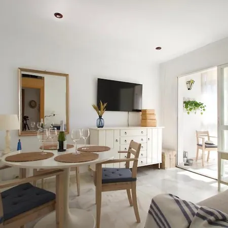 Centrally Located South Facing With Pool * Торремолінос