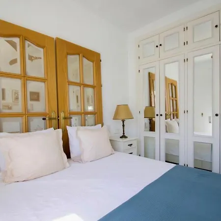 Апартаменти Centrally Located South Facing With Pool